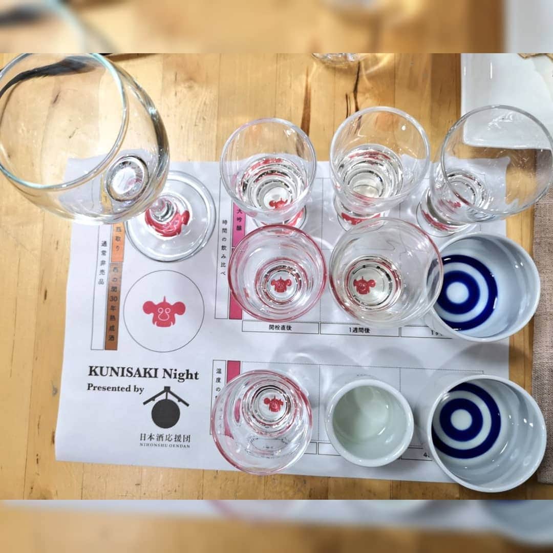 石川奈津紀さんのインスタグラム写真 - (石川奈津紀Instagram)「【KUNISAKI Night🍶🌃】 先日お邪魔したイベント。 日本酒応援団さんのお酒KUNISAKIを、開栓時期や温度違いで楽しむというもの。大分県国東市を「くにさき」って読むの知ったのも、このお酒がきっかけです💡 開けたてよりも一週間後のほうがおいしいものもあって、面白い発見ばかりでした！😲✨ 飲みながら酒米生産者の方や、蔵の方のつくりの様子も紹介してくださり、よりおいしく味わえました😌💡 お料理も、大分県産のおいしいお野菜や、東北人にとっては珍しい食材ばかり😍😍😍ペアリングがたのしかった～！さいごのしゃぶしゃぶも絶品🥺💓30年ものの熟成酒とのハーモニーがたまらなすぎる😭😭😭 * 会じたいは、はじめましての方ばかりでしたが、そんなこと忘れるくらいたのしめました(有志で二次会✨🍶✨) 日本酒応援団の生田目さん、石井さん、参加のみなさま、ありがとうございました💕 * #日本酒 #日本酒🍶#日本酒応援団#KUNISAKI #日本酒好きな人と繋がりたい #日本酒女子 #sakemake #japanesesake #sakemake #日本酒ナビゲーター #唎酒師 #ごちそうさまでした」12月6日 8時05分 - natsukiishikawa1011