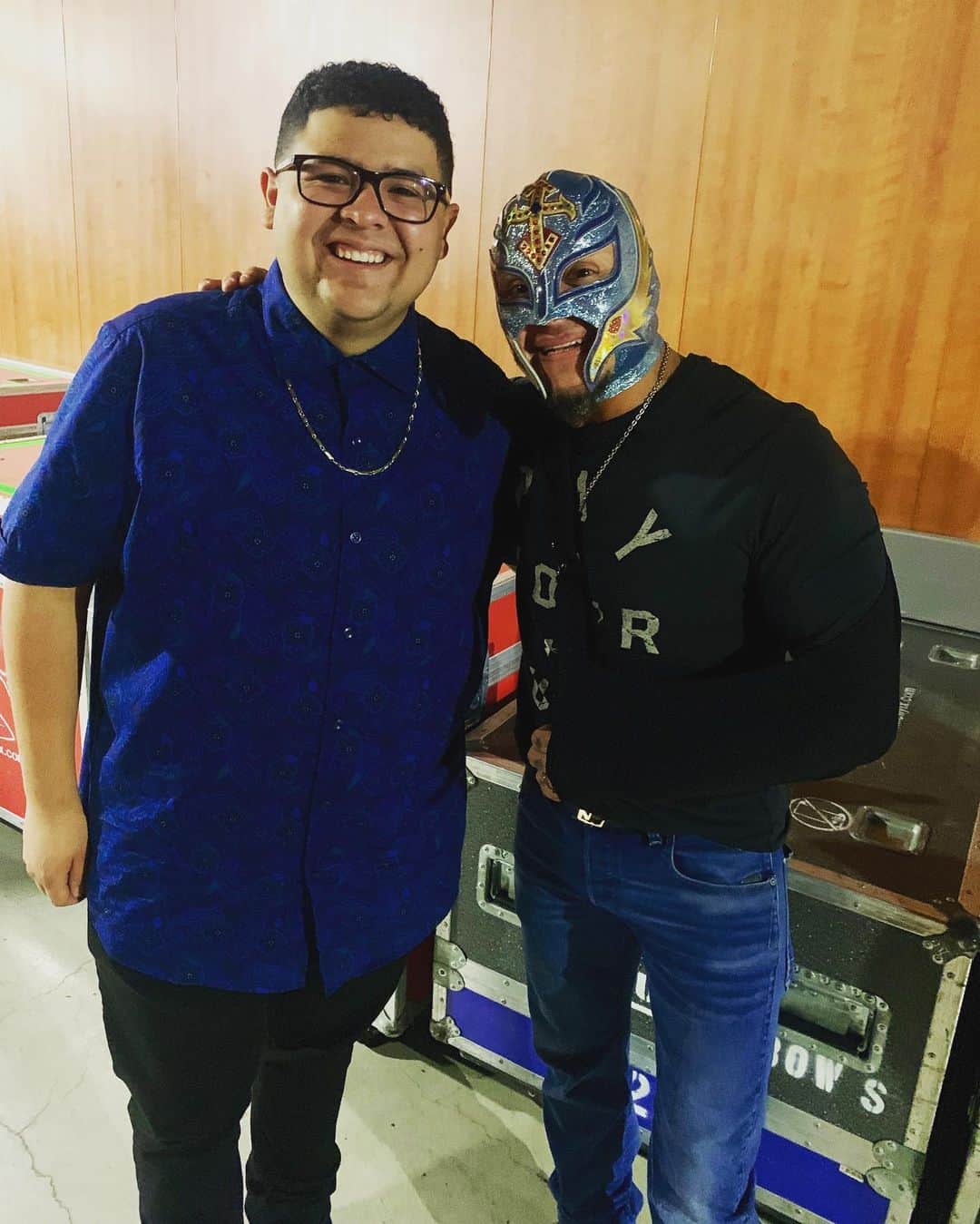 リコ・ロドリゲスのインスタグラム：「#TBT to meeting one of my favorite wrestlers of ALL TIME, the current @WWE United States Champ @619iamlucha!! I was cheesin’ so hard 😂💪🏽」
