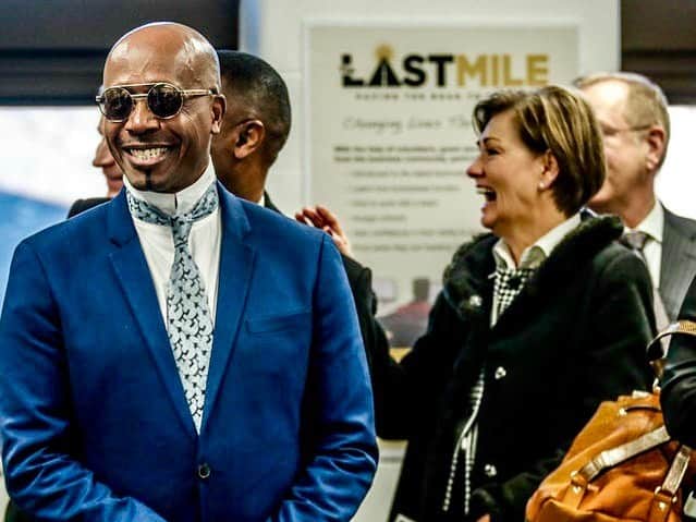 MCハマーのインスタグラム：「"The Last Mile," Board Member, MC Hammer, listens to a presentation by a student in the program for Advisor to the President, Ivanka Trump, Secretary of Commerce Wilbur Ross, and other members of the American Workforce Policy Advisory Board, at the Indiana Women's Prison, Thursday, Dec. 5, 2019. The program provides computer education and training for inmates to become software engineers. Michelle Pemberton/IndyStar」