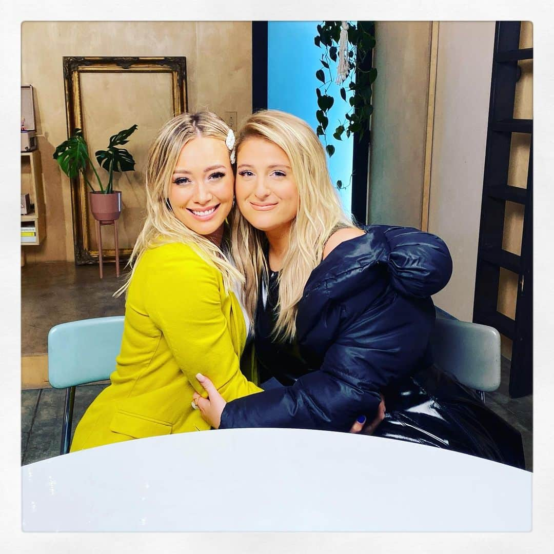 ヒラリー・ダフさんのインスタグラム写真 - (ヒラリー・ダフInstagram)「Do you think you know #Lizzie better than @meghan_trainor ??? She was pretty impressive? We laughed ...a little 🙃 check is out #quizzed @billboard」12月6日 8時21分 - hilaryduff