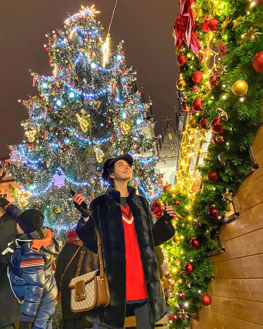 マイ・ダーウィカーさんのインスタグラム写真 - (マイ・ダーウィカーInstagram)「Prague ✔️♥️ 😚 Christmas Market✔️🎅🏻🎄」12月6日 14時05分 - davikah