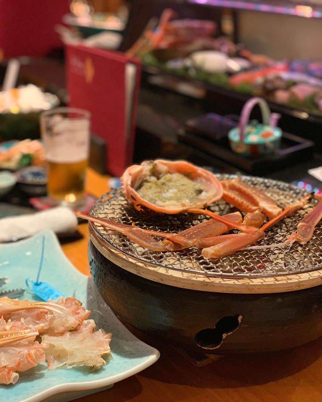 沢瀉美緒さんのインスタグラム写真 - (沢瀉美緒Instagram)「※ Winter crab 🦀 . 金沢の最後の夜は 金沢駅に程近い高崎屋で。 . 一緒に行ったお友達の体調がイマイチで 食べられなかったのが残念だったけど 加能蟹も、お刺身と焼物で💛 . 甘みが増して美味しかったなぁ。 . もう少し冬の味覚を楽しみたいと 思います❄️ . . #ミオログ #蟹 #wintercrab #加能蟹 #金沢 #kanazawa #高崎屋 #travelmio」12月6日 8時40分 - mio_omodaka