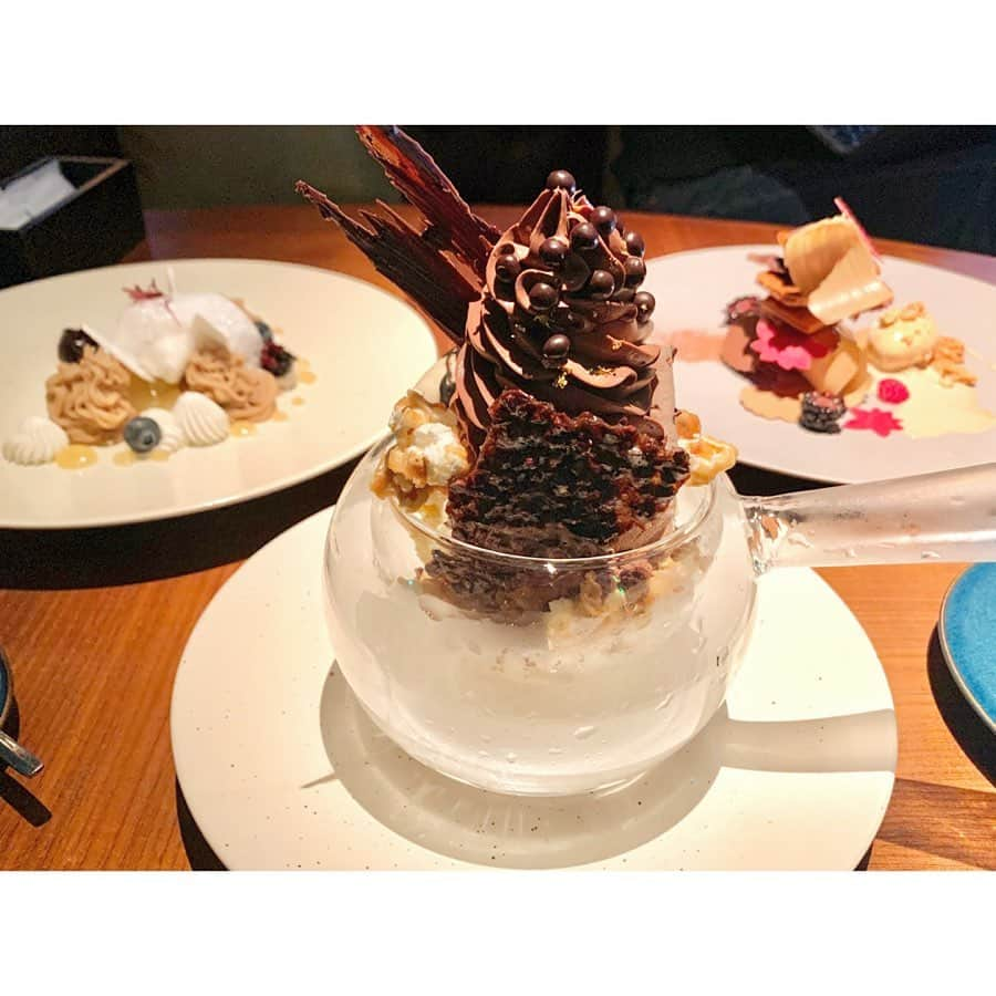 中田奈沙さんのインスタグラム写真 - (中田奈沙Instagram)「Dessert❤️❤️❤️ @hyattcentricginza ここ最近食べたスイーツで 一番美味しかった😍✨ ハイアットセントリック銀座の 《NAMIKI 667》にて🤤 特にチョコレートのパフェが絶品！ 上にのってるのがチョコのソフトクリームかと思ったら 濃厚なチョコクリームだった🤩 * #奈沙ログ #奈沙ログin銀座 * ⬅︎swipe⬅︎ ①3種をシェア ②オーガニックチョコレートのミルフィーユ ヘーゼルナッツ トンカ豆とコーヒーのアングレーズ ③ 和栗のモンブラン 東京牛乳ソルベ 東京都小笠原産ラム酒の泡 ④ NAMIKI667 チョコレートパフェ * * #hyattcentric #hyattcentricginza #ginza #tokyo #foodie #foodgasm #instafood #foodpic #foodstagram #foodporn #sweets #dessert #parfait #millefeuille #montblanc #namiki667 #chocolate #ハイアットセントリック銀座 #銀座 #デザート #スイーツ #激ウマ #パフェ #モンブラン #ミルフィーユ #夜お茶 #チョコレート #チョコ」12月6日 8時41分 - nasa_nakada