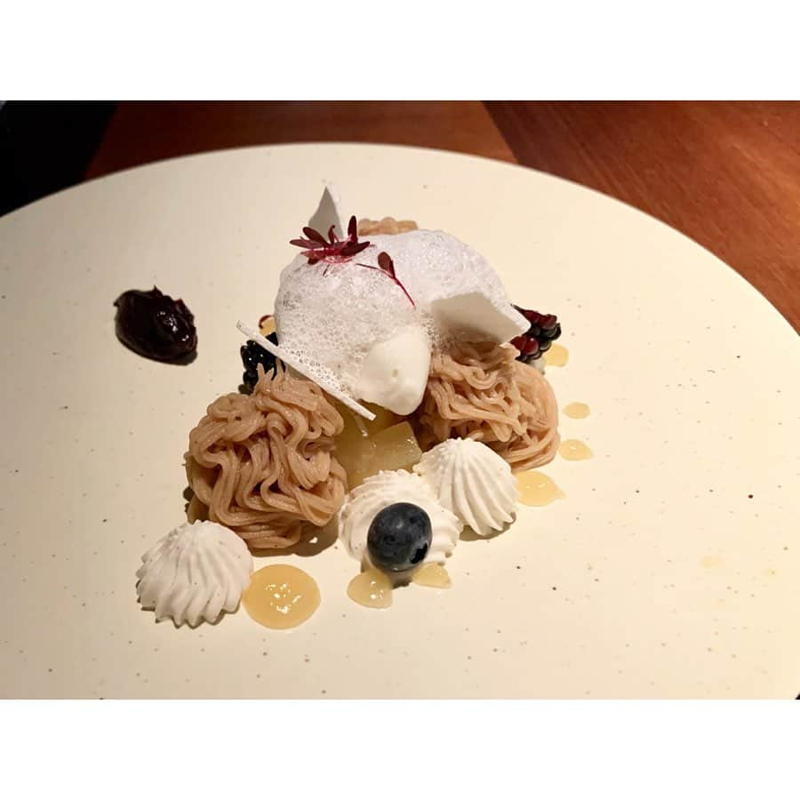 中田奈沙さんのインスタグラム写真 - (中田奈沙Instagram)「Dessert❤️❤️❤️ @hyattcentricginza ここ最近食べたスイーツで 一番美味しかった😍✨ ハイアットセントリック銀座の 《NAMIKI 667》にて🤤 特にチョコレートのパフェが絶品！ 上にのってるのがチョコのソフトクリームかと思ったら 濃厚なチョコクリームだった🤩 * #奈沙ログ #奈沙ログin銀座 * ⬅︎swipe⬅︎ ①3種をシェア ②オーガニックチョコレートのミルフィーユ ヘーゼルナッツ トンカ豆とコーヒーのアングレーズ ③ 和栗のモンブラン 東京牛乳ソルベ 東京都小笠原産ラム酒の泡 ④ NAMIKI667 チョコレートパフェ * * #hyattcentric #hyattcentricginza #ginza #tokyo #foodie #foodgasm #instafood #foodpic #foodstagram #foodporn #sweets #dessert #parfait #millefeuille #montblanc #namiki667 #chocolate #ハイアットセントリック銀座 #銀座 #デザート #スイーツ #激ウマ #パフェ #モンブラン #ミルフィーユ #夜お茶 #チョコレート #チョコ」12月6日 8時41分 - nasa_nakada