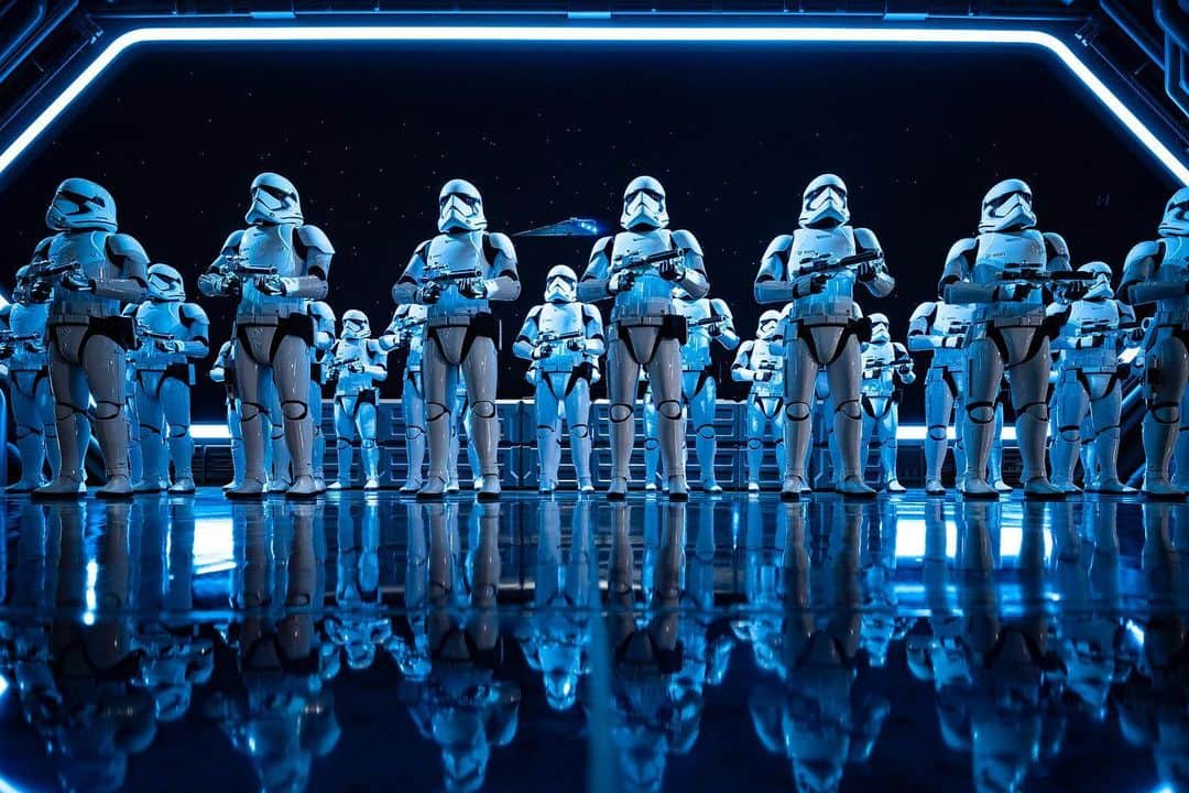 Disneyさんのインスタグラム写真 - (DisneyInstagram)「Far, far away, no more! @starwars: #RiseOfTheResistance is now open at @waltdisneyworld and launches January 17, 2020 in Star Wars: #GalaxysEdge at @disneyland. Link in bio for more.」12月6日 8時44分 - disney