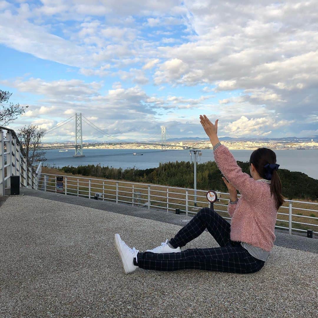 小泉エリのインスタグラム：「‪昨日吉本坂46の結果発表があり、残念ながらダメでした😭‬ ‪ただ、敗者復活戦があります💓‬ ‪SHOWROOMというアプリでの配信で、12月8日(日)18:00 〜 12月15日(日) 21:59の期間中でギフトやコメントを集めてより多くのポイントを獲得した人10名が復活するそうです📱‬ ‪ご協力お願い致します😍‬ #初SHOWROOM #今からおお勉強 #ダンス練習楽しかった #皆様に感謝」