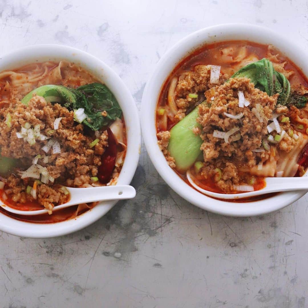 のインスタグラム：「Dandan noodles 🌶 . 今朝は麻辣担々麺。 近所のスーパーで 刀削麺をみつけて さっそく作ったよ。 乾麺タイプですが、 けっこう美味しい。 . ちなみに、 過去の麺類はこちら #樋口さんちで麺類 . . #麻辣担々麺 #刀削麺 #担々麺 #麻辣 #ラブパク食堂 #ラブパク #dandannoodles #noodles #chinesefood」