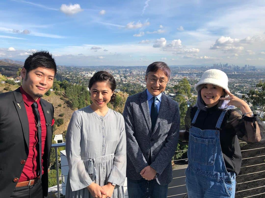 野沢直子さんのインスタグラム写真 - (野沢直子Instagram)「映画評論家の町山くんのBS朝日の番組、町山智浩のアメリカの今を知るテレビ、出させていただきましたー❤️ LAの豪邸で収録、LA在住の藤谷文子さん、スタンダップでアメリカでゴリゴリやってるSAKU くんと。すごい楽しい収録でしたー❤️ 豪邸、自分の家のふり歯磨き🤣 オンエアいつか忘れましたが、今月のいつかです。笑笑 みてねー❤️ #bsasahi#町山智浩 #町山智浩のアメリカのいまを知るtv #藤谷文子#saku」12月6日 8時57分 - naoko.nozawa