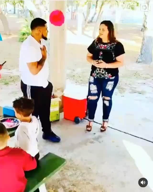 ホセ・レイエスのインスタグラム：「Caption this...........🤔🤦🏿‍♂️」