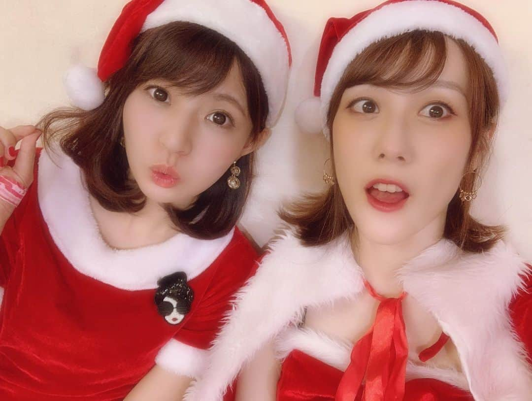 松田実里さんのインスタグラム写真 - (松田実里Instagram)「♔ ♔ ♔ Go,Jet!Go!Go!ZERO ♔ ♔ ♔﻿ ﻿ ﻿ 初日にお邪魔させていただきました♡﻿ ﻿ 急遽駆けつけてくれたみんな、﻿ ありがとう♡﻿ あの場所でみんなに会えて嬉しさ満点。﻿ すっごく楽しかった！﻿ ﻿ そして差し入れもありがとう！﻿ 急遽だったのに本当にうれしい！！﻿ ﻿ もらったチカラで﻿ 『佐藤家のぬかどこ』﻿ 歌につづいて、お芝居も﻿ がんばらないとーーーー！！！﻿ さらに気合入った！﻿ ﻿ くうちゃんと一緒でよかったぁぁ。﻿ 受付の鈴村様も落ち着く。﻿ ﻿ ﻿ 昨日行けなかったー。﻿ という方ご心配なく﻿ あともう1公演ありますよ♡笑﻿ ﻿ 12月12日(木)18:30〜﻿ ふたたびお邪魔させて頂きます！﻿ 🎄ソング担当は事務所の後輩璃生と♪﻿ ﻿ Live中撮影OK！﻿ 終演後はチェキもやっております^^﻿ ﻿ 平日なのですが、﻿ ご無理なければぜひ！！﻿ ﻿ ﻿ ﻿ ﻿ #gojetgogo #gojetgogozero #ゲスト #agarege #東日本橋 #bar #samasama #christmas #song﻿ #mariahcarey #舞台 ﻿ #Instagram #instagood #instalike ﻿ #love #photo #fashion #F4F ﻿ #フォロミー  #팔로우 #셀카 #일상 #松田実里﻿ ﻿ ﻿ ❖ ❖ ❖ ❖ ❖ ❖ ❖ ❖ ❖ ❖ ❖ ﻿ 2019年12月13日〜23日﻿ 『佐藤家のぬかどこ』Bチーム﻿ http://www.airstudio.jp/airstudio/top_191213.html﻿ 作・演出 静恵一（サミットクラブ）﻿ プロデュース エアースタジオ 《劇場》﻿ 両国・Air studio　﻿ 東京都墨田区両国2丁目18-7 ハイツ両国駅前 地下１階 《キャスト(五十音順)》﻿ 石倉瑞樹 ﻿ 大内真佑花 ﻿ 菊地姫 ﻿ 倉石かすみ ﻿ 手塚千尋﻿ 広野由麻 ﻿ ほりみずき ﻿ 松田実里 ﻿ チップ青木﻿ 他 《Bチームスケジュール》﻿ 2019年12月﻿ 13日(金)21:00﻿ 15日(日)16:00﻿ 17日(火)18:30﻿ 18日(水)21:00﻿ 21日(土)16:00﻿ 22日(日)19:00﻿ 全6公演﻿ ※開場時刻は、開演の30分前 《チケット》 ﻿ 絶賛発売中‼️﻿ ￥3,900(全席自由/要予約)﻿ https://torioki.confetti-web.com/form/991﻿ 扱いの役者選択で、﻿ 【松田実里】選択してくれたそんな愛おしい貴方にはIN卵黄お菓子をプレゼント🎁﻿ ﻿ チケットを予約する流れは・・・﻿ ①上記URLより、予約フォームで予約する。﻿ ②自動返信メールが届くので、確認する。﻿ ※カンフェティからの自動返信メールです。迷惑フォルダ等に振分られていないかご確認ください。﻿ ※受信設定をされている場合、カンフェティからのメールが受信できるよう設定をお願いします。﻿ ※空感演人からは返信メールは送りませんのでご了承下さい。﻿ ③公演当日、受付にて名前を言い、代金を支払う。 ■両国・エアースタジオ受付﻿ ﻿ ❖ ❖ ❖ ❖ ❖ ❖ ❖ ❖ ❖ ❖ ❖﻿ ﻿ 『Go,jet！Go！Go！ZERO』﻿ 12月﻿ 5日(木)21:00﻿ 12日(木)18:30﻿ の2公演にクリスマスソングゲストで出演させて頂きます！﻿ ﻿ サンタコスなんてしちゃったりして。﻿ 少し早めのクリスマスをお届けしますよ♪♪﻿ bit.ly/2N0Pvfy」12月6日 9時06分 - misato_matsuda