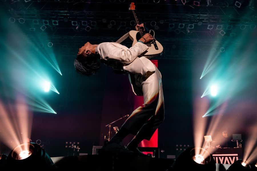 MIYAVI（石原貴雅）さんのインスタグラム写真 - (MIYAVI（石原貴雅）Instagram)「🙏 @miyavi_ishihara “NO SLEEP TILL TOKYO” World Tour 2019 JAPAN🇯🇵 Day 1 12.05 #Sapporo #zeppsapporo ご来場の皆様ありがとうございました！🙏 ． Next Up Day 2 12.9 #Sendai #Rensa Photo By: @mikeyboiiiiii ． 【リリース情報】 MIYAVI NEW ALBUM 💿 NO SLEEP TILL TOKYO 7.24 Release⬇️⬇️ https://umj.lnk.to/miyavi_nsttPR ． 【ライブ情報】 「MIYAVI “NO SLEEP TILL TOKYO” World Tour 2019 JAPAN」 12/5 Sapporo | Zepp Sapporo 12/9 Sendai | Rensa 12/10 Nagoya | Zepp Nagoya 12/12 Fukuoka | Zepp Fukuoka 12/18 Tokyo | Zepp DiverCity TOKYO 12/21 Osaka | Zepp Osaka Bayside ． MIYAVI ファンクラブ ”MYV CREW” 2019年度会員受付中！！ MIYAVI Fan Club“ MYV CREW” 2019 Membership Admission and Renewal Information  ご入会方法は⬇️ http://myv382tokyo.com/myvcrew/about.html ． ． #MIYAVI #NoSleepTillTokyo #NSTT #UnderTheSameSky #MYVCREW #NorthAmerica #USA #CANADA #MEXICO #EUROPE #ASIA #JAPAN #live #札幌 #仙台 #名古屋 #福岡 #東京 #大阪」12月6日 9時13分 - miyavi_staff