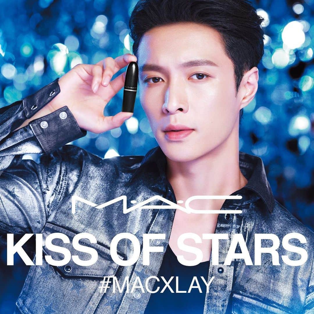 M∙A∙C Cosmetics Japanのインスタグラム：「ㅤ 【#MACXLAY 第2弾 本日スタート！】 LAY ZHANGがブランド初となるアジアのスポークスパーソンに就任🎉第2弾プロジェクトとして、リップスティックのビジュアルに登場！ ㅤ 12/6～全国のM·A·Cカウンターにて、対象製品ご購入で、限定カード1枚をプレゼント！中には各店枚数限定のプレミアムカードも…？公式オンラインでは12/12スタート！ カードはなくなり次第終了なので、お早めに✨ ㅤ ㅤ ＜対象製品＞ 💄リップスティック 💄ラブ ミー リップスティック 💄パウダー キス リップスティック ❄️ダズルシャドウ ❄️ダズルシャドウリキッド ※MINI MAC対象外 ㅤ ㅤ ㅤ ㅤ ㅤ  #MACCosmeticsJapan #MACコスメ #MACCosmetics #コスメ #メイク #LAYZHANG #スポークスパーソン #リップスティック #リップ #リップメイク #口紅 #マットリップ #ツヤリップ  #メンズメイク #アイメイク #リキッドシャドウ #アイシャドウ #ラメ #ラメメイク #メイク動画 #makeup #lipmakeup #lipstick #cosmetics」