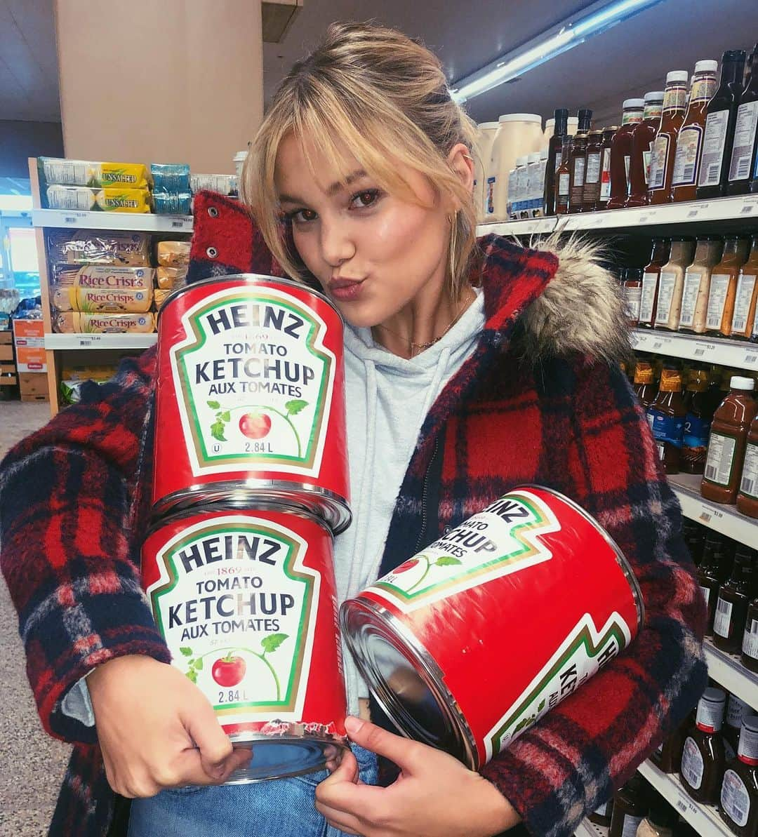 オリヴィア・ホルトさんのインスタグラム写真 - (オリヴィア・ホルトInstagram)「a modern day love story」12月6日 10時10分 - olivia_holt