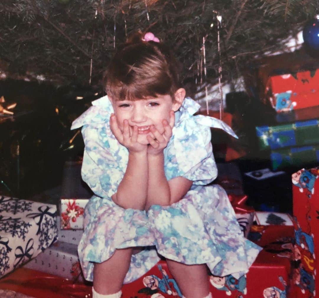 ティーガン・プレスリーのインスタグラム：「#throwbackthursday to #christmas time when I was a little girl. I’d always get dressed up and take my Christmas photos at Sears. • • • • • What are some of your holiday traditions or habits as a child?  #teaganpresley #memories #tbt #thursday #throwback」