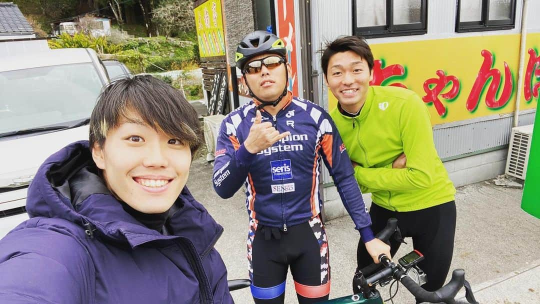 もっかいちゃんねるのインスタグラム：「昨日は自転車競技元日本一の徳田鍛造さんと練習させてもらいました！！ タイヤだけでなく口の方も回る方なので色々勉強になりました笑笑 YouTubeもされてるので自転車の事を学びたい方はYouTubeもチェック😎 徳田鍛造で検索👉  #鹿児島 #自転車 #トライアスロン #蒲生 #大楠亭 #youtube #youtuber」