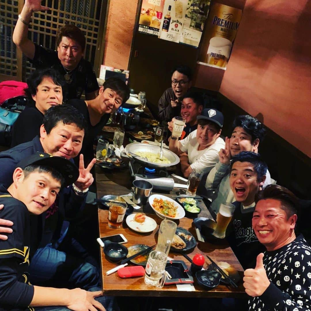 山田スタジアムさんのインスタグラム写真 - (山田スタジアムInstagram)「梅田会忘年会2019 2016年以来のチーム桜宮のMVPいただきましたー！梅田オーナーありがとうございます！！ #梅田会 #チーム桜宮 #忘年会 #オリックスバファローズ  #岸田護 #堺シュライクス #大西宏明 #ドラゴンゲート #堀口元気 #最優秀選手賞  #異業種交流会 #プロ野球選手 #プロレスラー #ガリガリガリクソン」12月6日 10時56分 - yamadastadium