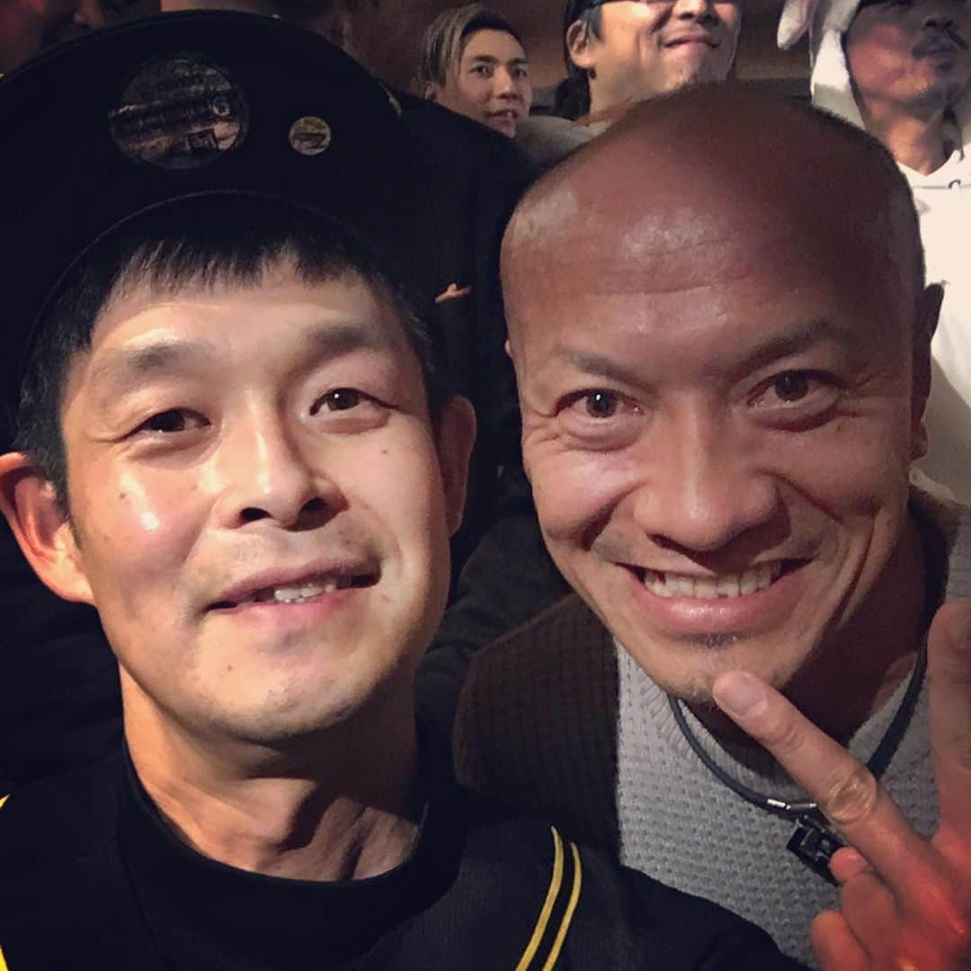 山田スタジアムさんのインスタグラム写真 - (山田スタジアムInstagram)「梅田会忘年会2019 2016年以来のチーム桜宮のMVPいただきましたー！梅田オーナーありがとうございます！！ #梅田会 #チーム桜宮 #忘年会 #オリックスバファローズ  #岸田護 #堺シュライクス #大西宏明 #ドラゴンゲート #堀口元気 #最優秀選手賞  #異業種交流会 #プロ野球選手 #プロレスラー #ガリガリガリクソン」12月6日 10時56分 - yamadastadium