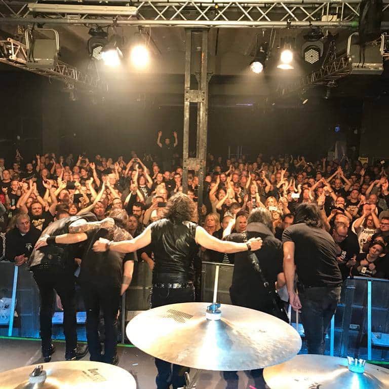 Queensrycheさんのインスタグラム写真 - (QueensrycheInstagram)「Great night in Mannheim, Germany!! Thanks for coming out to see us at the MS Connexion Complex #queensryche #theverdicttour #europe #germany #msconnexioncomplex」12月6日 11時03分 - queensrycheofficial