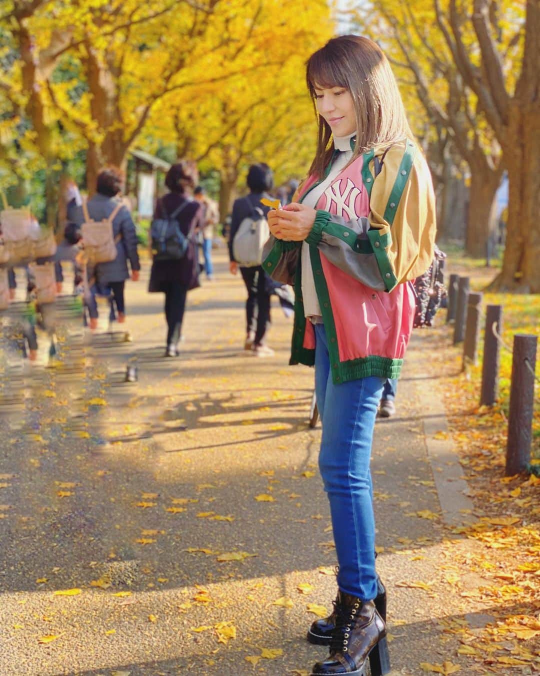 selfieneのインスタグラム：「#日本の四季はすばらしい ﻿ ﻿ でも﻿ 日本は#自然災害 の#危険がいっぱい ﻿ ﻿ #人間は無力 だよね﻿ それでも#感謝を忘れない ﻿ ﻿ ﻿ #美しい紅葉#美しい景色 ﻿ #楽しませてくれてありがとう ﻿ #海外移住 #投資女子 #投資家 ﻿ #応援力 #そこに愛はあるのか ﻿ #gucci #limitededition ﻿ ﻿ ﻿ ﻿ ⭐️男女共海外リッチライフを手に入れたい方は﻿﻿ こちらからLINEに登録してね⭐️﻿﻿ ↓↓↓﻿﻿ @marigram_uu_」