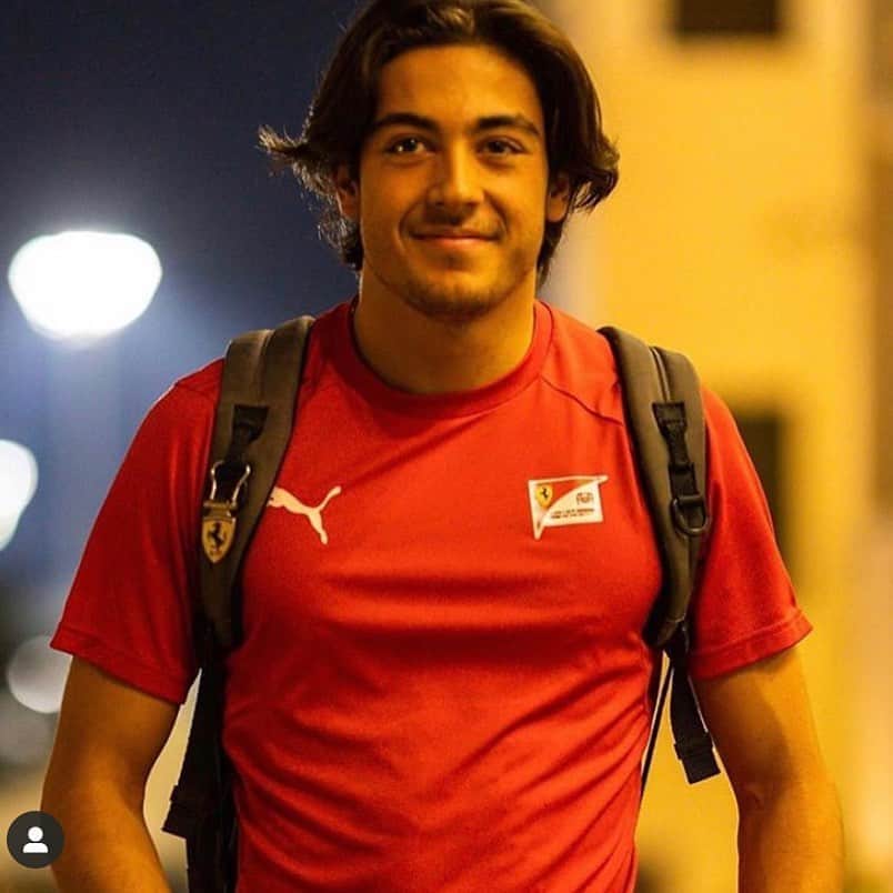 エレナ・アレジ・後藤のインスタグラム：「Looking like a school kid 😁 @giulianoalesi」