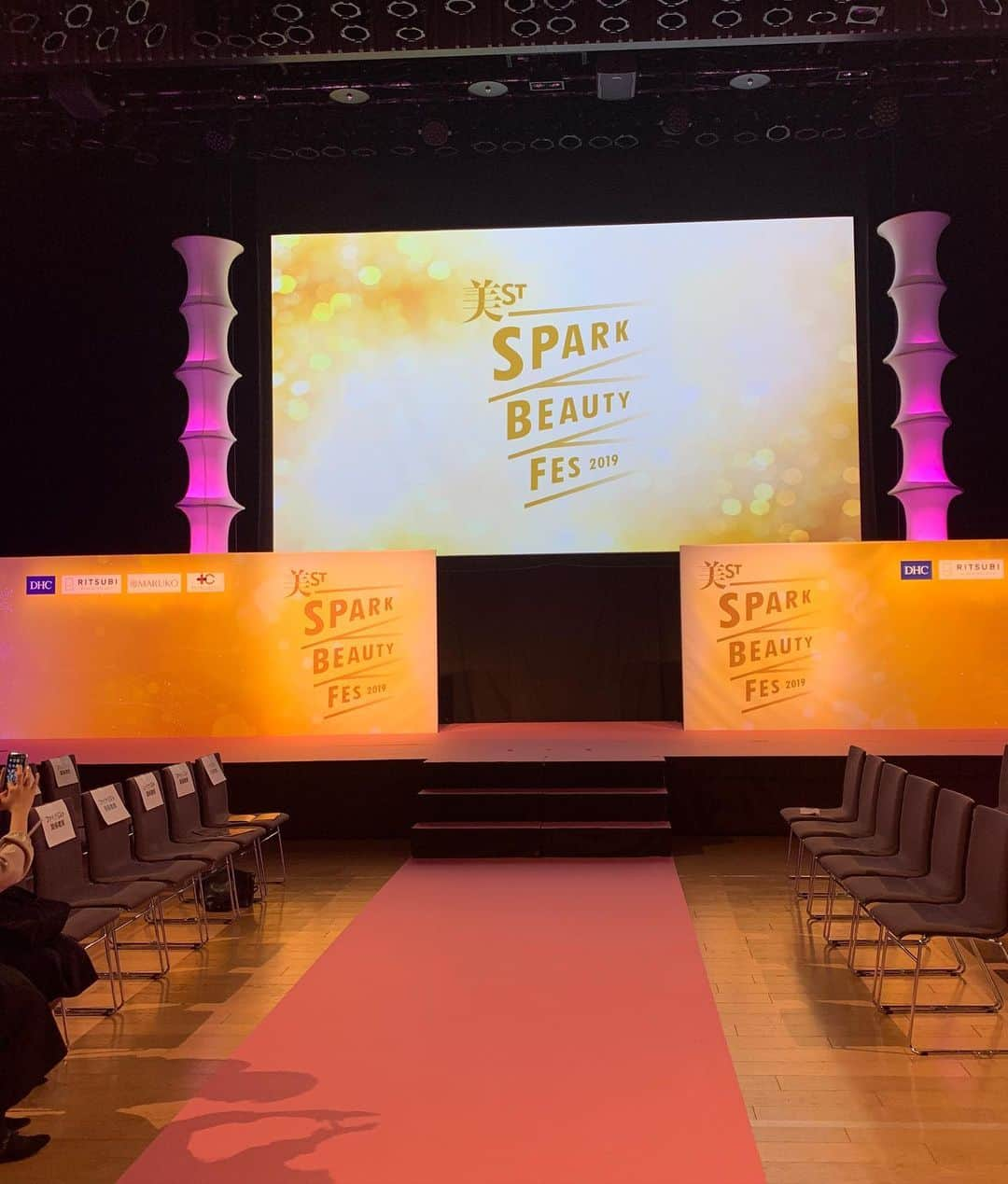 駒田奈美さんのインスタグラム写真 - (駒田奈美Instagram)「・ ・ ・ 昨日は 美ST Spark Beauty Fes 第10回国民的美魔女コンテストが 開催されました♪ ・ ・ 今年のグランプリは レジェンド美魔女の 坂村かおるさんが受賞されました！ 心身共にとても美しい 憧れの大好きな先輩です✨ ・ ・ そして 受賞された皆さま 本当におめでとうございます✨ ・ ・ 歴代の美魔女達も フェスのお手伝いをしていましたよ^ ^ ・ 久しぶりにみんなに会えて 嬉しかった♡ ・ ・ 美ST10周年！！ これからも美STを よろしくお願いします♪ @be_story_official ・ ・ ・ #駒田奈美#オスカープロモーション#モデル#アラフィフ#美魔女#美st#国民的美魔女コンテスト#美容#コンテスト」12月6日 11時23分 - nami.komada