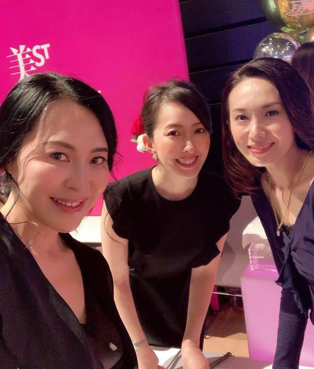 駒田奈美さんのインスタグラム写真 - (駒田奈美Instagram)「・ ・ ・ 昨日は 美ST Spark Beauty Fes 第10回国民的美魔女コンテストが 開催されました♪ ・ ・ 今年のグランプリは レジェンド美魔女の 坂村かおるさんが受賞されました！ 心身共にとても美しい 憧れの大好きな先輩です✨ ・ ・ そして 受賞された皆さま 本当におめでとうございます✨ ・ ・ 歴代の美魔女達も フェスのお手伝いをしていましたよ^ ^ ・ 久しぶりにみんなに会えて 嬉しかった♡ ・ ・ 美ST10周年！！ これからも美STを よろしくお願いします♪ @be_story_official ・ ・ ・ #駒田奈美#オスカープロモーション#モデル#アラフィフ#美魔女#美st#国民的美魔女コンテスト#美容#コンテスト」12月6日 11時23分 - nami.komada