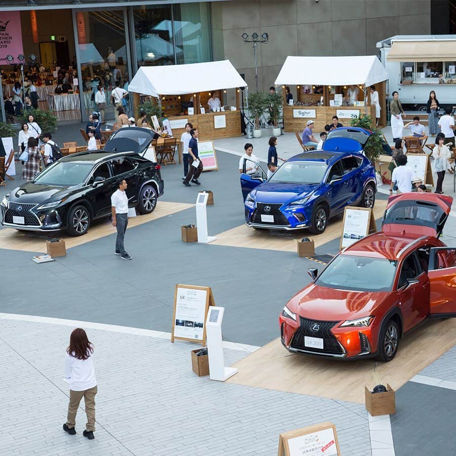 LEXUS / レクサスさんのインスタグラム写真 - (LEXUS / レクサスInstagram)「【ワークショップご予約受付中：LEXUS SUV CRAFTED MARCHE in 湘南T-SITE】﻿ 10月を皮切りに東京・横浜で開催した日本発のライフスタイルブランドが集まる体験型マルシェ「LEXUS SUV CRAFTED MARCHE」が、いよいよ最後の開催地となる湘南T-SITEで12月7日(土)・8日(日)にオープンします。﻿ 会場ではお子様も楽しめるワークショップをご用意しています。﻿ 一部ワークショップは事前予約制となりますので、皆様のご応募お待ちしています。﻿ 詳しくはLexus.jpをご覧ください。﻿ ﻿ ■アートな器でつくる秋のアレンジメント﻿ 優しい風合いの紙の器WASARAに自由な発想で絵やメッセージを書いて、色づいた秋の実物や草花をあしらいます。﻿ ﻿ ■My Fruits Herb Tea﻿ 厳選されたハーブからつくるハーブティーと、その香りによって一緒に食べるスイーツがさまざまな味に変わる﻿ マリアージュ体験をお楽しみいただけます。﻿ ﻿ 同時に、新型RXをはじめとした個性豊かなLEXUS SUVの展示・試乗体験も開催しています。﻿ 12月7日(土)は雨天が予想されるため、ご来場の際はお足元にお気を付けてお越しください。﻿ ﻿ #レクサス #レクサスクラフテッドマルシェ #イベント #ワークショップ #湘南TSITE #Lexus #Lexusjapan #Lexusjp #LexusSUV #LexusUX #LexusNX #LexusRX #LexusLX #event #workshop」12月6日 11時59分 - lexus_jp