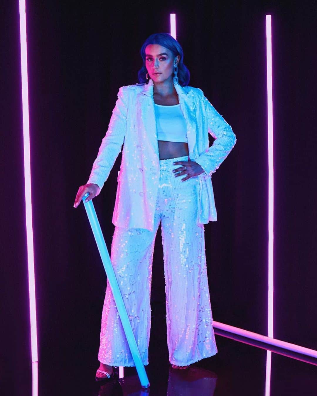 シェパードのインスタグラム：「Patiently waiting for it to be 5pm 💃🏻」