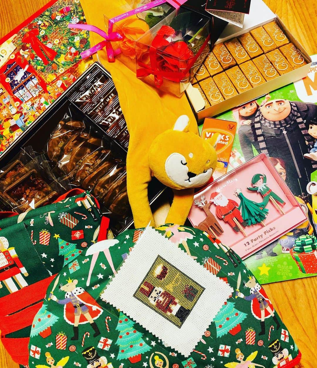 中村祥子のインスタグラム：「素敵なプレゼントやお手紙 ありがとうございます☺️❤️ 楽しみいっぱい😁🎄👍#present #thankyousomuch」