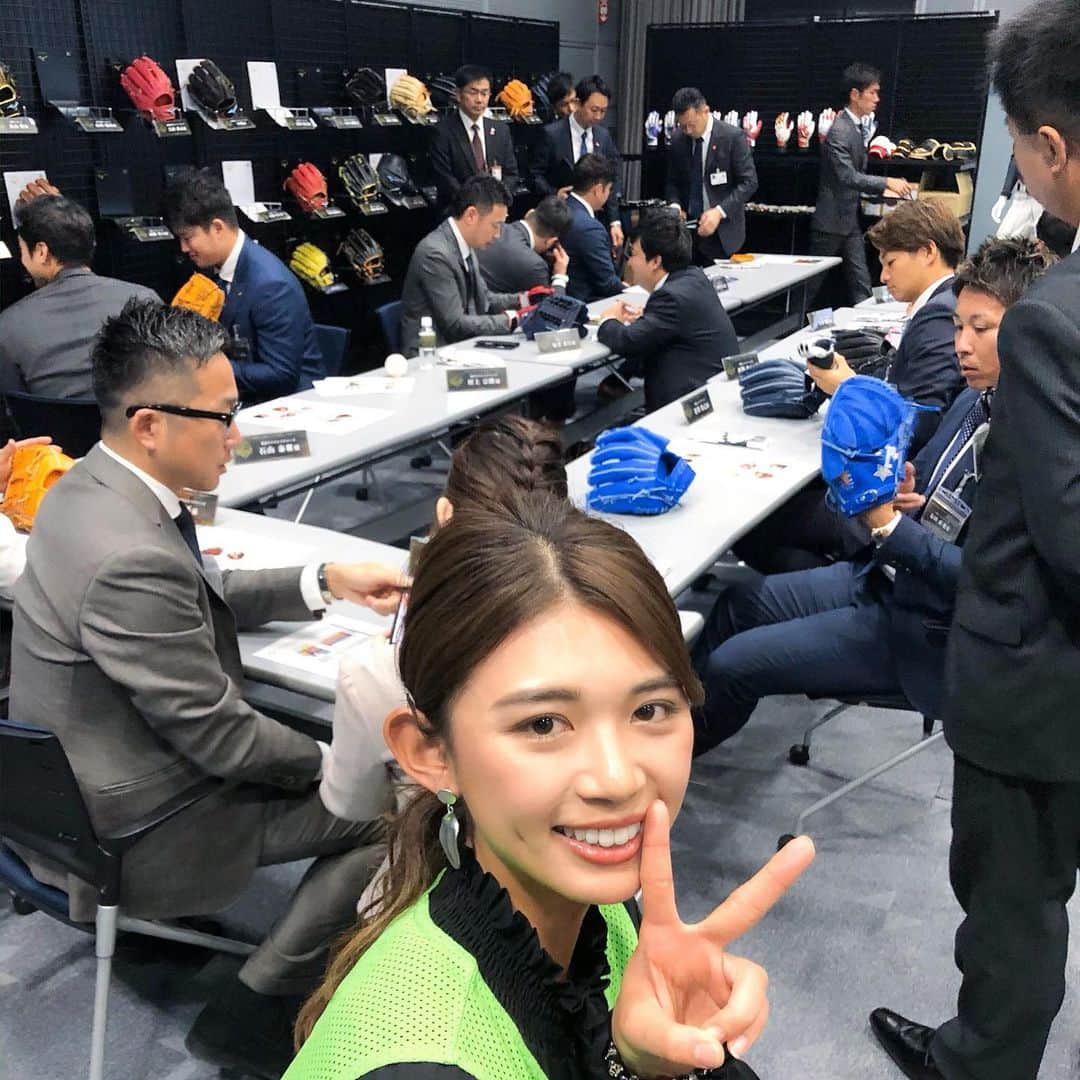 のインスタグラム：「. . ミズノ大阪本社で開催された 「ミズノブランドアンバサダーズミーティング」 へ行ってきました🤣⚾️✨ . ミズノアンバサダーの選手が 今後の道具を決めるということで、 拝見させて頂きました😆 真剣な眼差しで道具と向き合い、 自分好みのオーダーをしている選手の方々を見て、 道具1つ1つの大切さと、 一流選手のこだわりの凄さに感動しました😌🌼 . 選手の方々とお話し、 お写真を撮って頂き幸せな時間でした🥺✨ . そして選手に寄り添って説明したり、 オーダーを聞いたりと、 ミズノさんの丁寧なサポートがすごく印象的でした。 . 進化したジャイロ回転が測れる MA-Qを使うのも楽しみですな😏⚾️ . 野球⚾️最高！！！ . . #ミズノアンバサダーミーティング #ミズノアンバサダーズミーティング #ミズノ #野球 #野球女子 #道具の大切さ #fitness #fitnessgirl #run #running #大阪 #ミズノ大阪本社」