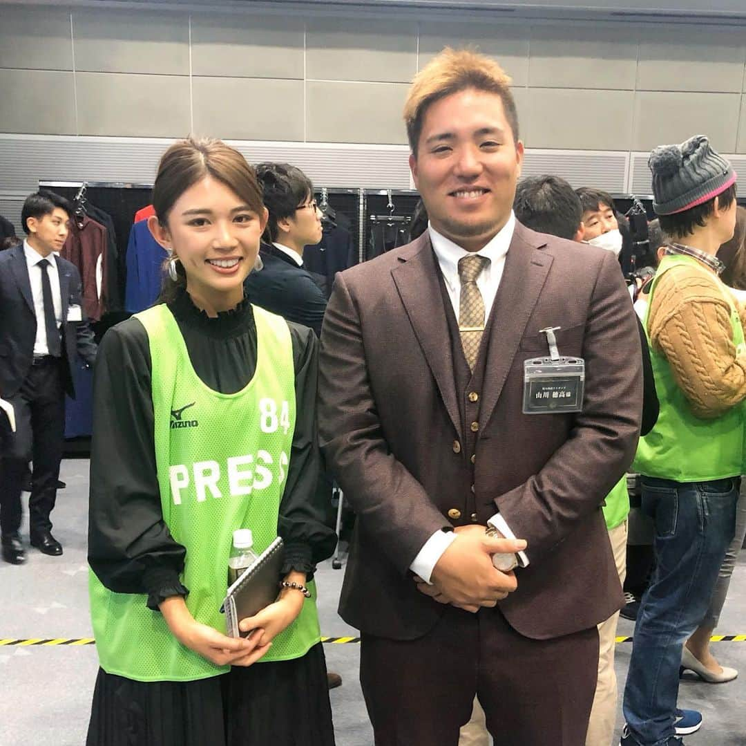 坪井ミサトさんのインスタグラム写真 - (坪井ミサトInstagram)「. . ミズノ大阪本社で開催された 「ミズノブランドアンバサダーズミーティング」 へ行ってきました🤣⚾️✨ . ミズノアンバサダーの選手が 今後の道具を決めるということで、 拝見させて頂きました😆 真剣な眼差しで道具と向き合い、 自分好みのオーダーをしている選手の方々を見て、 道具1つ1つの大切さと、 一流選手のこだわりの凄さに感動しました😌🌼 . 選手の方々とお話し、 お写真を撮って頂き幸せな時間でした🥺✨ . そして選手に寄り添って説明したり、 オーダーを聞いたりと、 ミズノさんの丁寧なサポートがすごく印象的でした。 . 進化したジャイロ回転が測れる MA-Qを使うのも楽しみですな😏⚾️ . 野球⚾️最高！！！ . . #ミズノアンバサダーミーティング #ミズノアンバサダーズミーティング #ミズノ #野球 #野球女子 #道具の大切さ #fitness #fitnessgirl #run #running #大阪 #ミズノ大阪本社」12月6日 23時15分 - misato1030