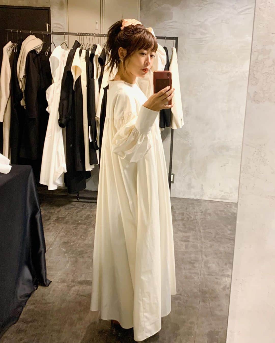 坂本美雨さんのインスタグラム写真 - (坂本美雨Instagram)「先日おみゆと訪れた、 @ryosuketamura_ によるブランド @m_o_r_s_e デビューコレクションの展示会。  洋服への、創ることへの、愛情がたっぷり詰まっていた。 着たら心の支えになってくれそうなお洋服たち。 . いつかの #今日のなまこちゃん #くつろぎすぎ #miu服 #なまこふく」12月6日 21時45分 - miu_sakamoto