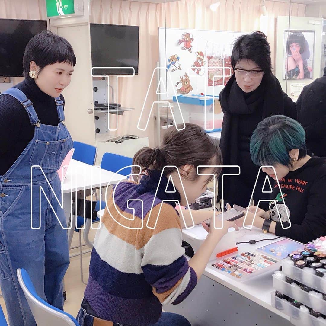 のインスタグラム：「2019.12.06 TAT Niigata PREGEL demonstration⠀ ⠀  朝から待ってくれてた方々がいて感動しました…😭嬉しかった…😭😭✨前回も来てくれた方もいらしてすごく嬉しかったです！楽しかった✨✨✨ありがとうございました😳😳😳✨🙌💫⠀ ⠀ #nail #nails #nailart #ネイル #美甲 #ネイルアート  #clou #nagel #ongle #ongles #unghia #japanesenailart #manucure #네일 #젤네일 #네일아트 #네일리스트 #japanesenails #manicurist #gelnails #أظافر」