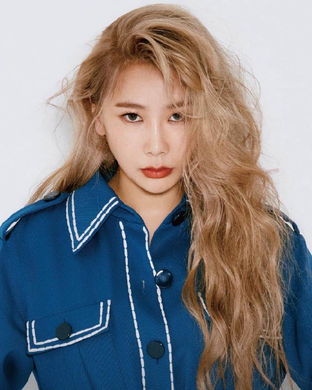 ジェアのインスタグラム：「14년차 이제시작이면 안되는거임?! 느무 내 진심 인터뷰였음 🤩  #에스콰이어 #낼모레마흔 #브아걸 이제 sᴛᴀʀᴛ!!!」