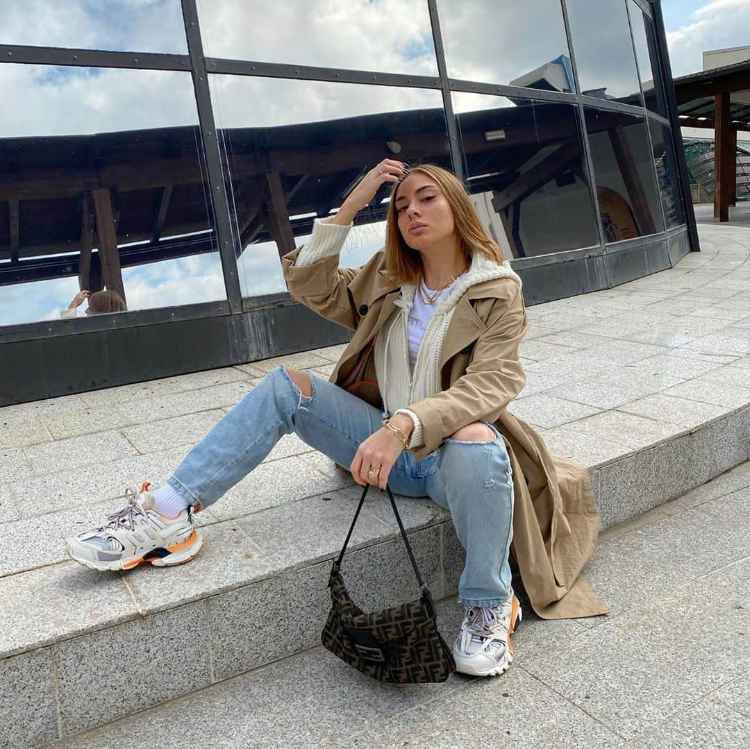 ASOSさんのインスタグラム写真 - (ASOSInstagram)「Your weekend look inspo 📸 @elymexx 🔎 ASOS DESIGN hybrid utility trench coat in camel (1514929)」12月6日 22時10分 - asos