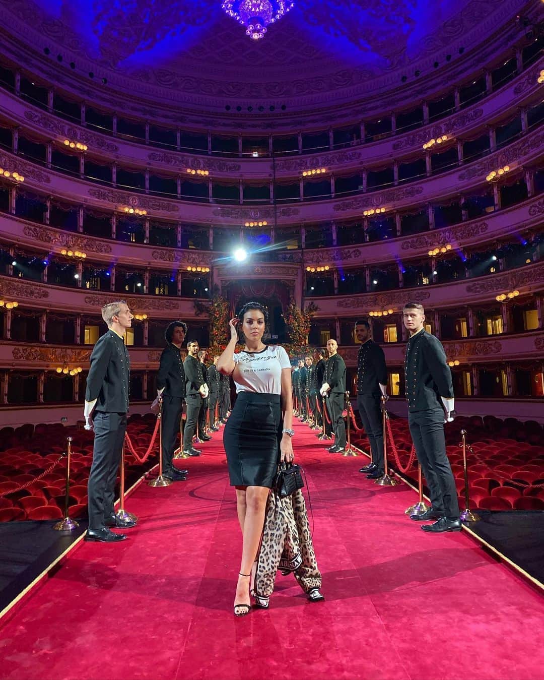 ジョルジーナ・ロドリゲスさんのインスタグラム写真 - (ジョルジーナ・ロドリゲスInstagram)「Inside of a dream ✨💫Dolce & Gabbana 👑 Alta Moda ❤️」12月6日 22時10分 - georginagio