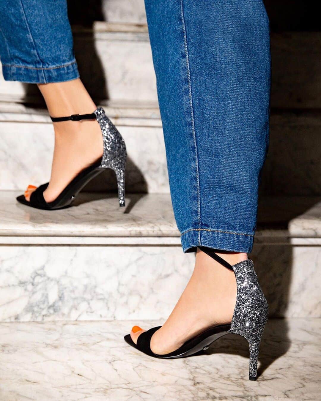 CHARLES & KEITHさんのインスタグラム写真 - (CHARLES & KEITHInstagram)「As seen on @lindatol_, glitter stilettos will give your party outfit a glamorous lift. Tap to shop now.  #CharlesKeithFW19 #ImwithCharlesKeith #CharlesKeithCelebrates  Products featured:  Kid suede glitter stiletto heel sandals and boxed leather mini square pouch」12月6日 22時03分 - charleskeithofficial