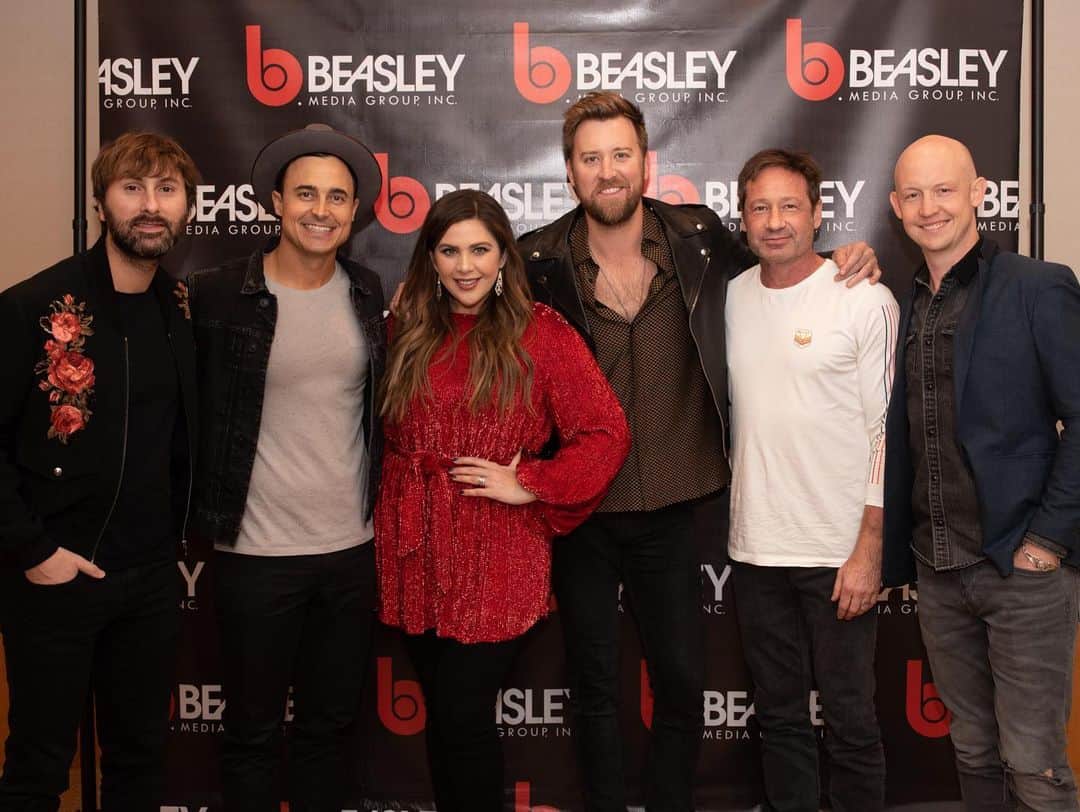 デイヴィッド・ドゥカヴニーのインスタグラム：「Fun night playing with @ladyantebellum and @thefray, thanks for having me @beasleymedia 📷:@hsa_photo」