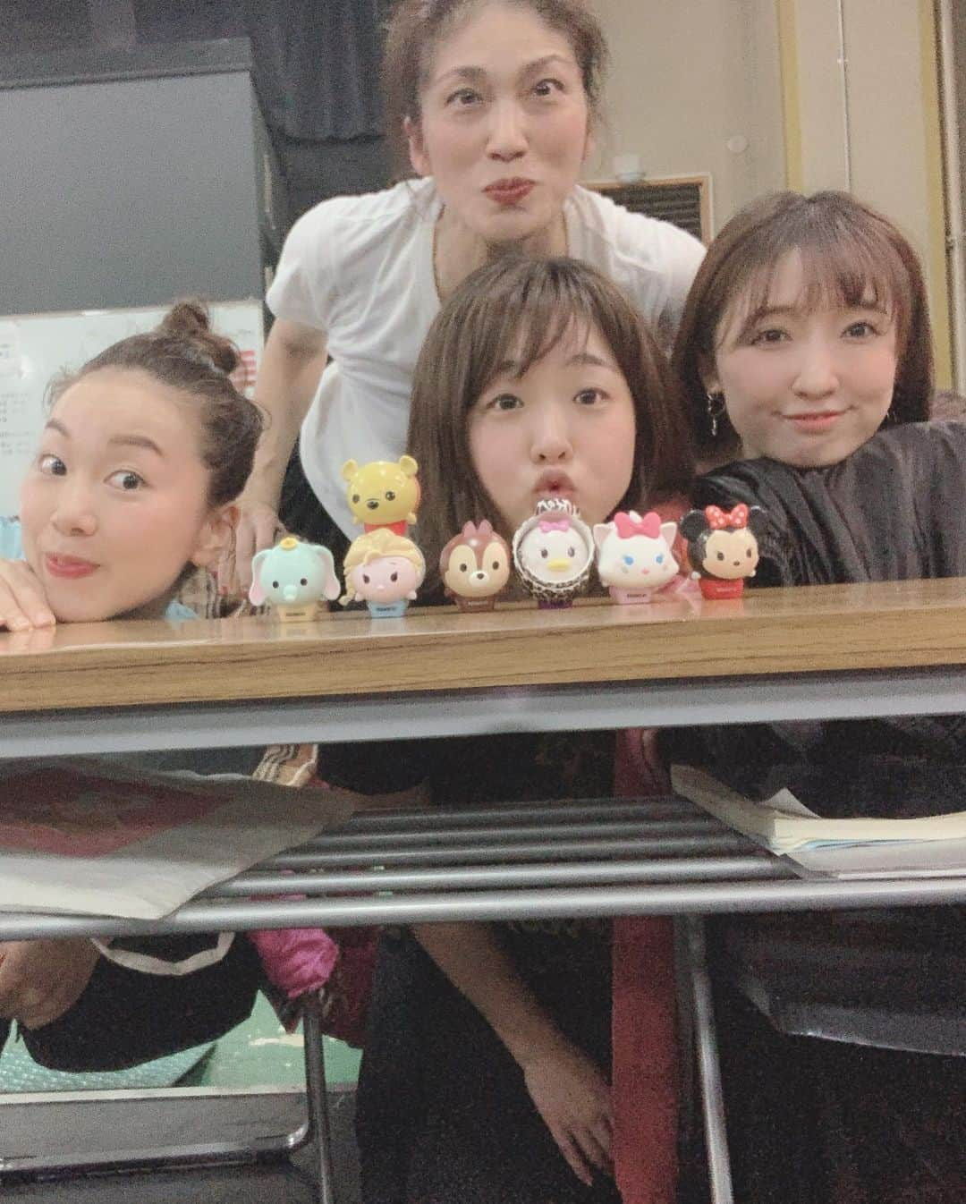 七瀬りりこさんのインスタグラム写真 - (七瀬りりこInstagram)「大好きなミュージカル「スクルージ」いよいよ明後日、初日を迎えます。 なんと表現したら良いか分からないくらい 愛おしい作品です。 楽しく愛らしく辛く切なく悲しく愛おしく愛おしい作品です。  チケット、もうないかもしれないけど、もっともっと沢山の方々に観て欲しいミュージカルです。  その願いが叶います様に。。。❤️ #スクルージ #ミュージカル #日生劇場 #クリスマスキャロル #ホリプロ」12月6日 22時11分 - ririkonanase