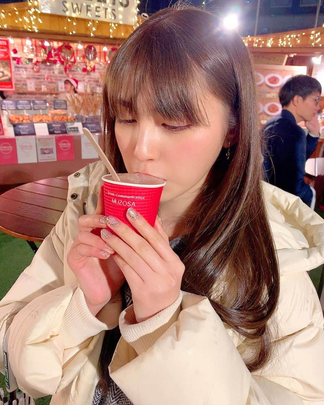 神志那結衣さんのインスタグラム写真 - (神志那結衣Instagram)「マシュマロチョコレートココアと 焼きマシュマロ 甘いもの好きにはたまらん #クリスマスマーケット」12月6日 22時40分 - jiina27