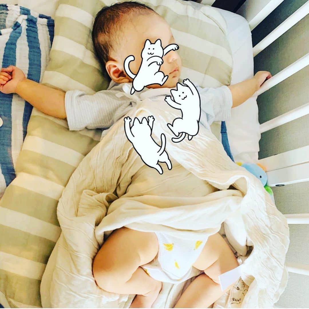 小林夏子のインスタグラム：「息子くん3ヶ月バースデー♛ 毎日癒しをありがとう。  #baby #myson  #hug #mom #family #days  #3months #cute #happy #love #life #thanks」
