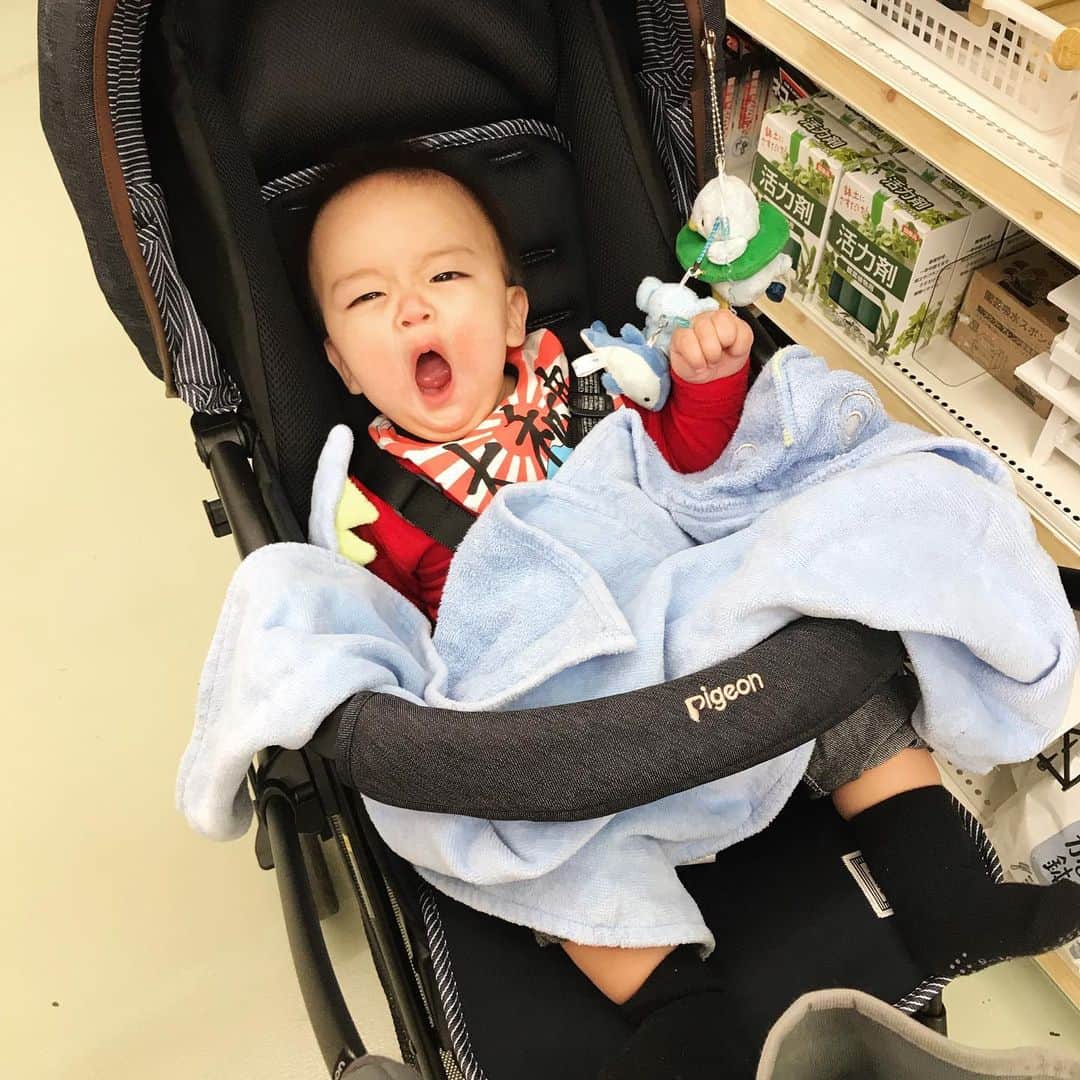 Momoeのインスタグラム：「大和魂背負って気合入れて アクビすんぞ‼️ . . #happy #男の子ベビー #赤ちゃんのいる生活 #赤ちゃん #baby #family #家族 #0歳 #成長記録 #育児記録 #boy #育児 #smile #男の子 #息子 #code #love #kids #子供 #thankyou #宝物 #ベビー #fashion #follow #boy #パパ #ママ #ママ友 #ママ会 #7ヶ月」