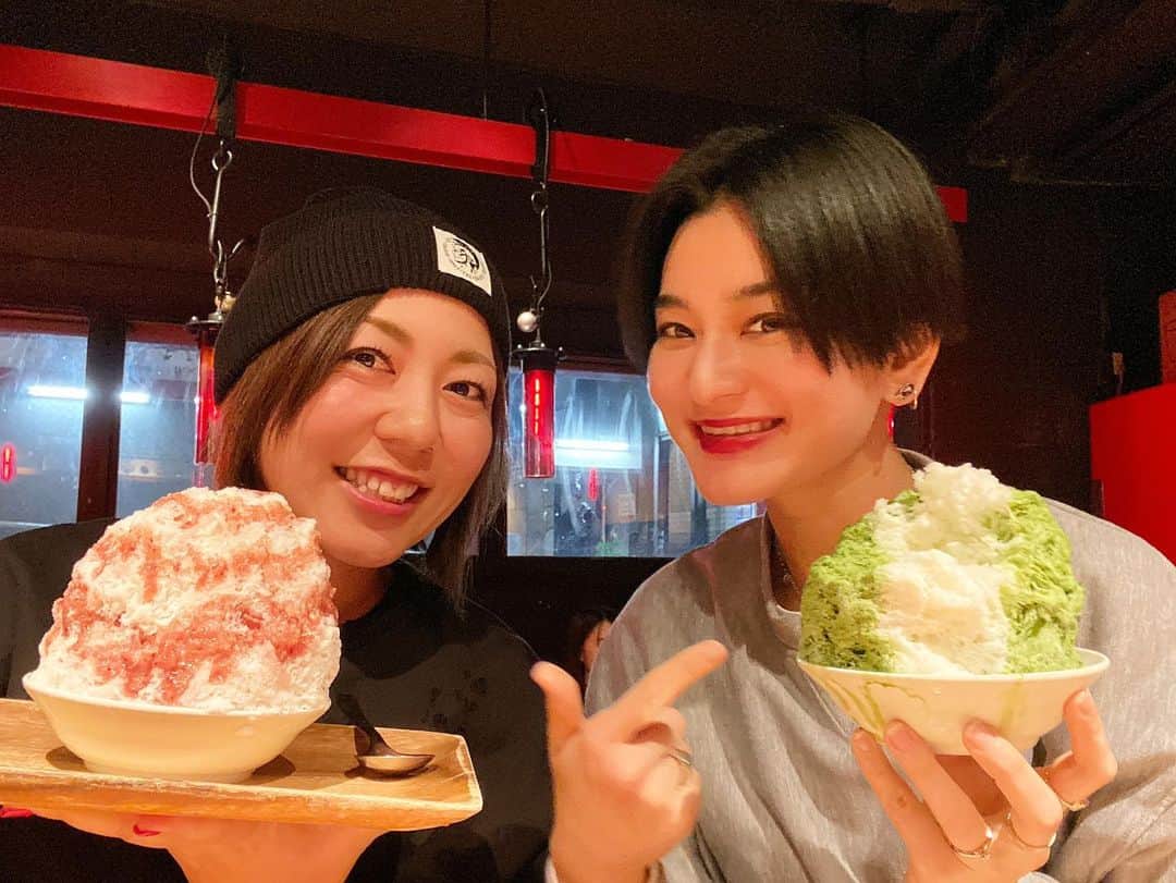 宮里美香のインスタグラム：「*** My Best friend🥰❤️❤️ @lena_henza  親友のレーナと久しぶりに会えました！！今年はタイミングが合わず、会えない日が続いてたので、会えてちょー嬉しかった🥺いつものルーティンで、締めにかき氷🍧笑 レーナ、楽しい時間をいつもありがとう❤️❤️大好き💕 . #bestfriend #bff👭  #久しぶりの再会 #親友 #うちなーんちゅ #楽しすぎた  #最高 #3150 #いつもありがとう #かき氷大好き」
