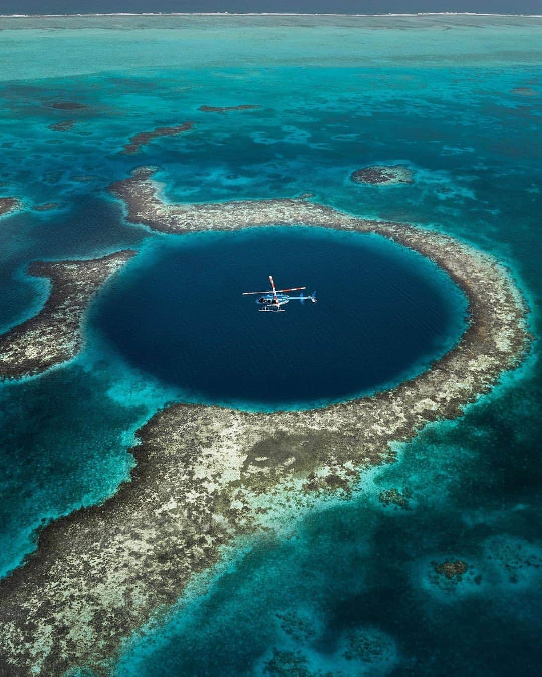 BEAUTIFUL DESTINATIONSさんのインスタグラム写真 - (BEAUTIFUL DESTINATIONSInstagram)「@emmett_sparling gives us his behind-the-scenes secret for shooting the Great Blue Hole in Belize: "To shoot this, I was harnessed into the second heli, hanging out of the door." Don't try this at home, kids! Comment below if you would risk it for the pic (with safety harnesses, ofc!) (📷: @emmett_sparling 📍: Great Blue Hole, Belize)」12月6日 22時44分 - beautifuldestinations