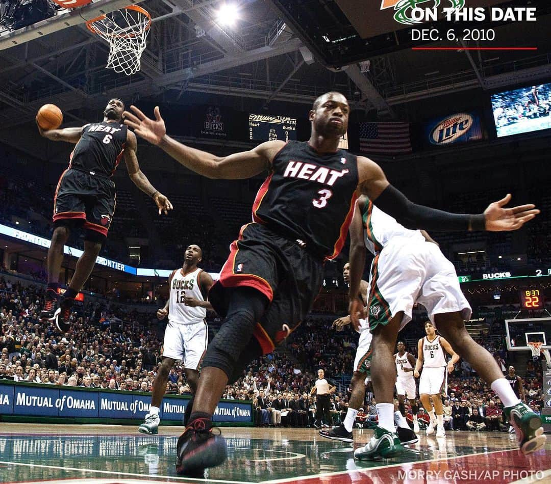 espnさんのインスタグラム写真 - (espnInstagram)「Nine years ago, @kingjames and @dwyanewade were captured in one of the greatest photos in NBA history 🤭⁣ ⁣ 📸: Morry Gash, AP Photo」12月6日 22時54分 - espn