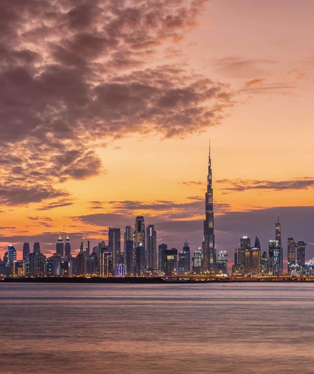 のインスタグラム：「Winter Sunset #Dubai #دبي 📷:@highsamachkar」