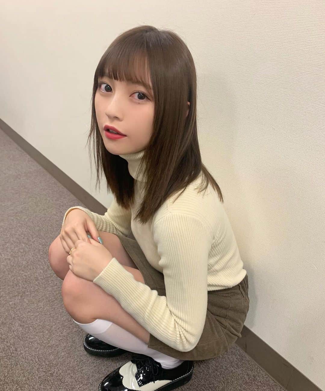 廣川奈々聖のインスタグラム：「．﻿ ﻿ ﻿ ベージュコーデです🐿❤︎﻿ 髪色がいい感じになってきてうれしい〜﻿ ﻿ ﻿ ﻿ #ななせのふく #ベージュコーデ #私服 #冬服コーデ #ハイソックス #ハイソックスコーデ #ベージュカラー」