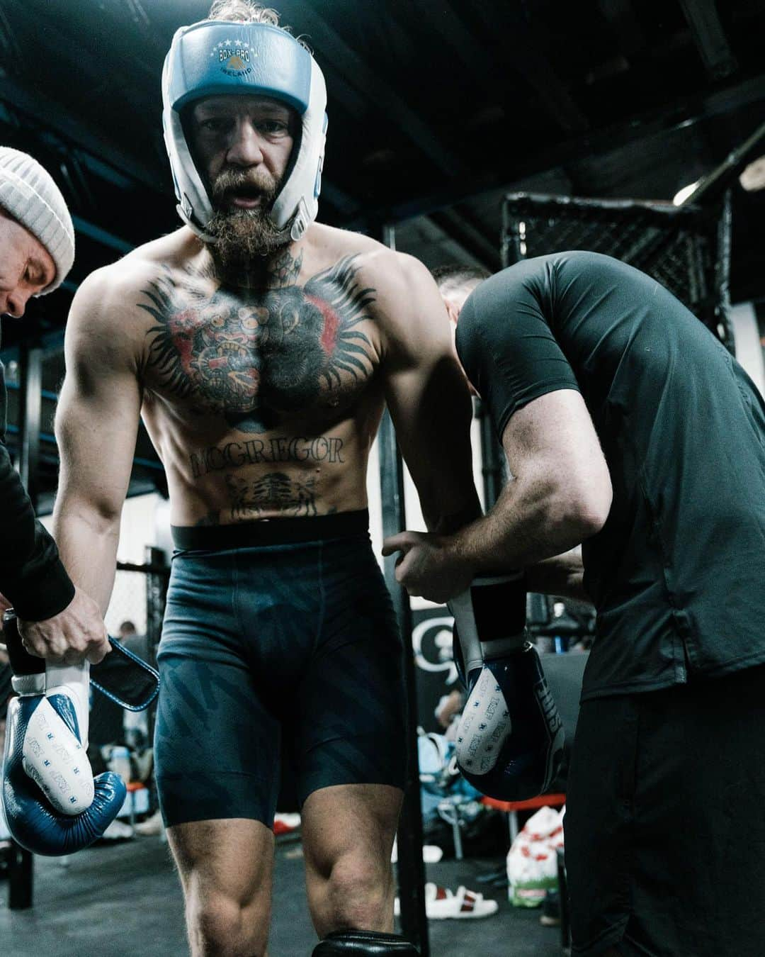 コナー・マクレガーさんのインスタグラム写真 - (コナー・マクレガーInstagram)「Gearing up for practice with the soldiers @serpiconinja and @coachowenroddy 🦍 #LetsGo」12月6日 22時55分 - thenotoriousmma