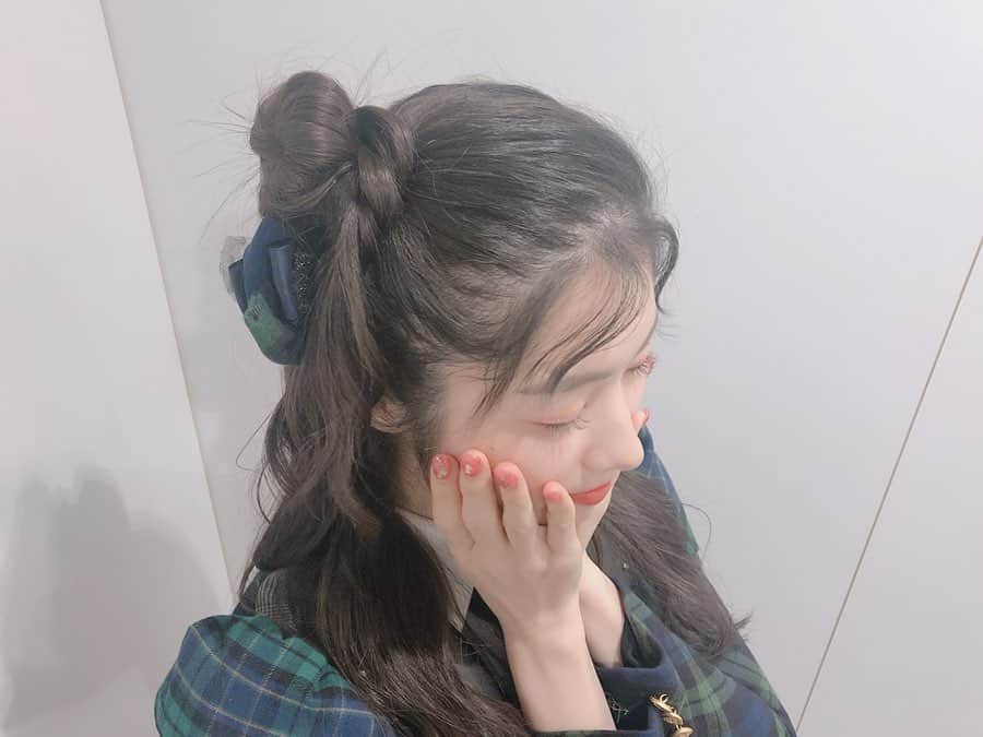岩立沙穂さんのインスタグラム写真 - (岩立沙穂Instagram)「👀 . 最近、まつ毛のくるん感のおかげで 横顔の写真がいい感じ♡ . マツエクさまさまです😇💓 @yukino19870604 さんのところで 最近はすっぴんでも浮かないくらいの ナチュラルの極みで付けてもらってます！ 日々のメイクとても楽チン✨ . . #横顔 #マツエク #まつエク #メイク事情  #アイドル #AKB48」12月6日 22時57分 - saho_iwatate104