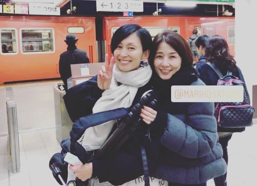 ひうらさとるのインスタグラム：「飛び回り具合とギリギリで生きてる具合が日本で一番気が合うフォトグラファーの中川正子ちゃん。たびたび城崎来てくれて嬉しい！またすぐにねー❤︎ #中川正子」